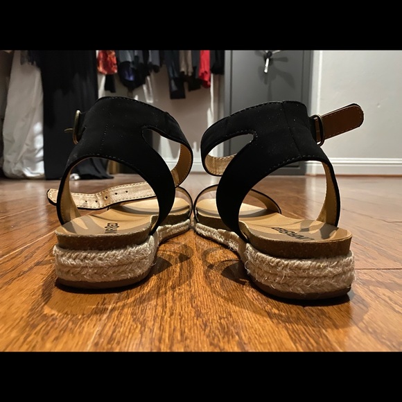 Cute strappy shoes - Picture 3 of 4